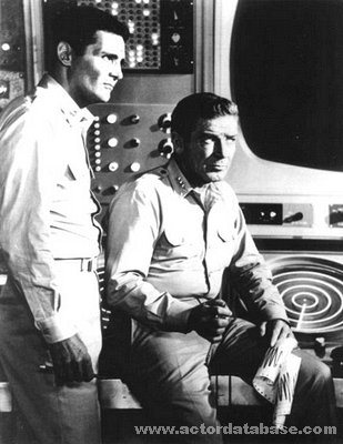 David Hedison and Richard Basehart in Voyage to the Bottom of the Sea