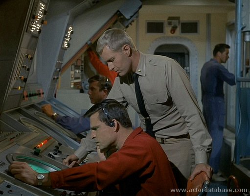 Dell Monroe and Robert Dowdell in Voyage to the Bottom of the Sea